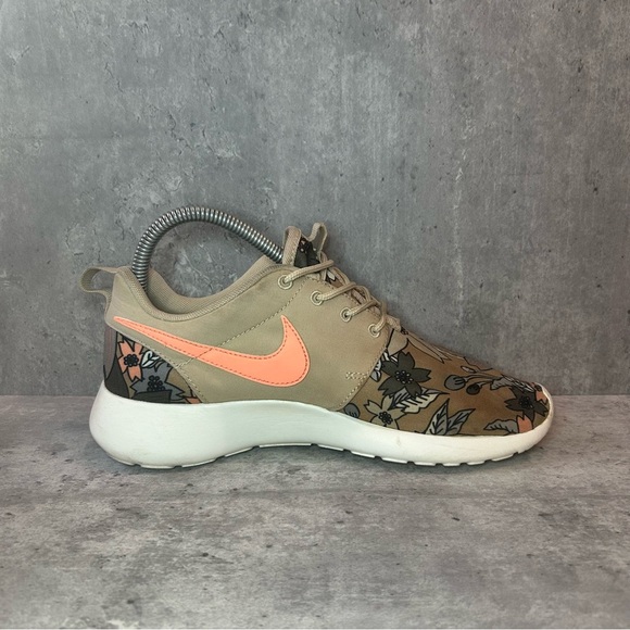 Nike Roshe Run Running Shoes 749986-281 Womens sz 7 - floral - Picture 3 of 6